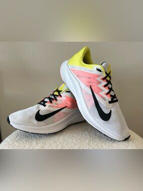 Nike Women's Quest 3 in the White/Orange/Volt size 11